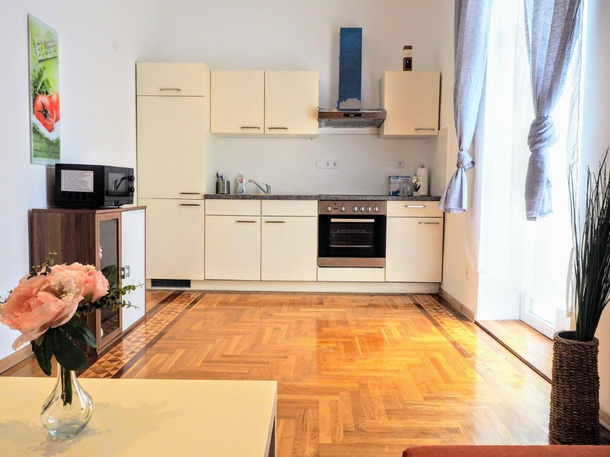 City Villa Schoenbrunn Apartments - Contactless 24H Check-In فيينا المظهر الخارجي الصورة